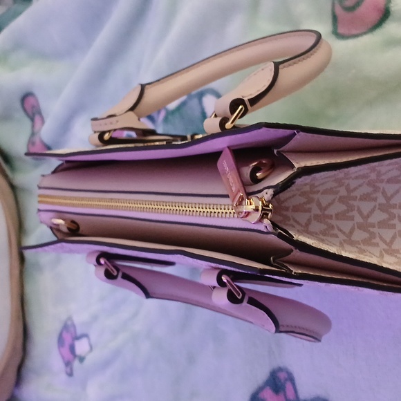 Authentic Michael Kors Sheila Small Monogram Satchel - Picture 6 of 8